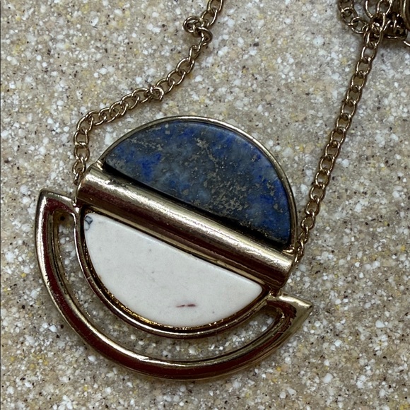 Elegant Blue and White Pendant Necklace - Picture 3 of 3